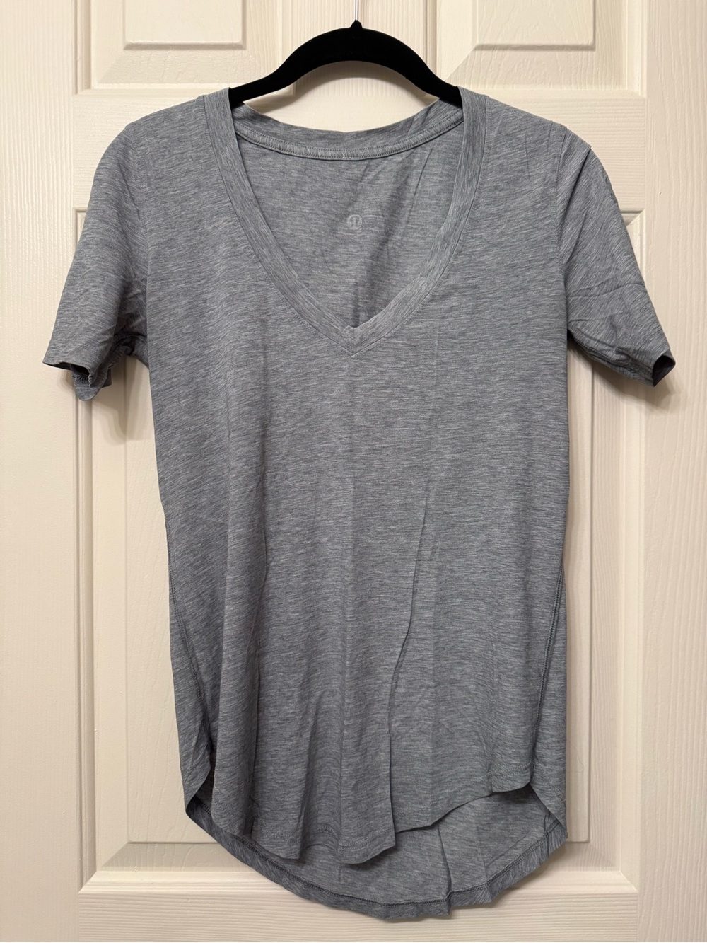 lululemon athletica Light Gray V-Neck Short Sleeve Tee